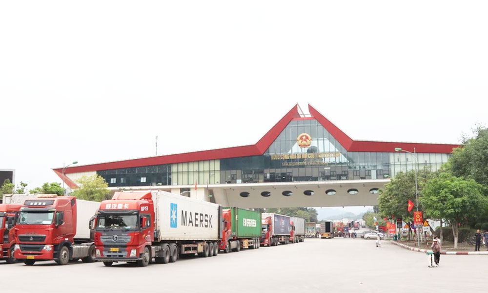 Border trade surges as agricultural products hit peak harvest season